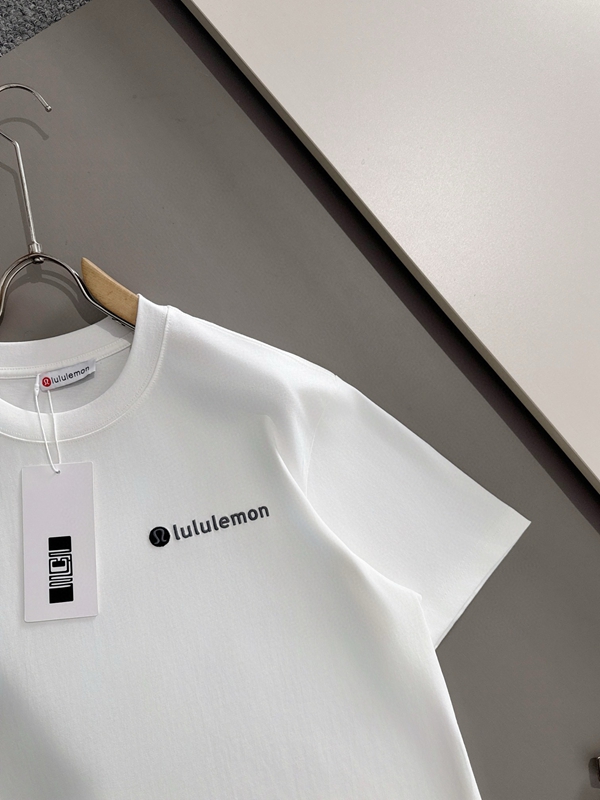 ブランドTシャツ側面デザイン